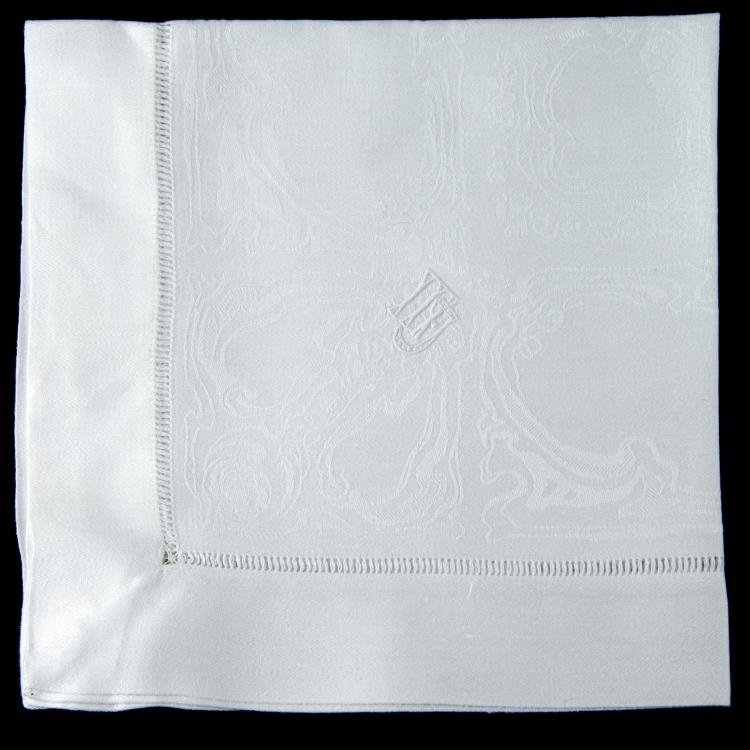 Hauptbild zu Objekt, Tablecloth and twelve napkins, c1900, Otto Eckmann, Fr&auml;nkel, S., Neustadt (zugeschrieben), 120 823
