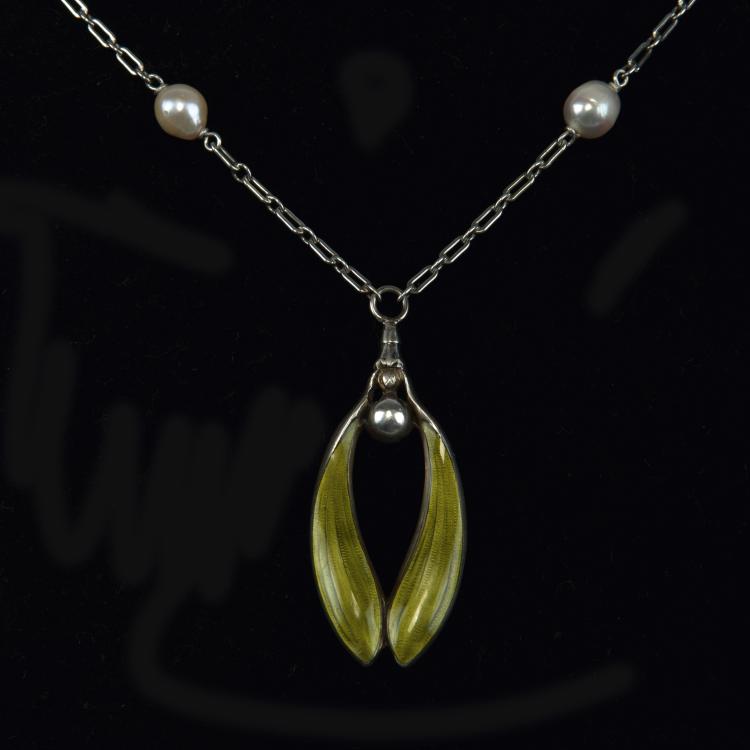 Hauptbild zu Objekt, 'Mistle-toe' pendant with chain, c1905, Wien, 120 796