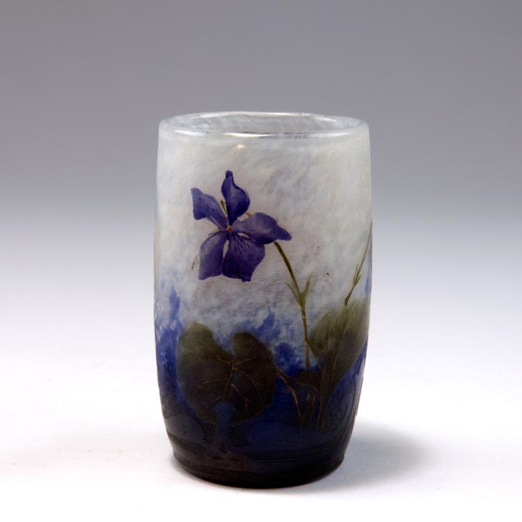 Bild 1 zu Objekt, 'Violettes' vase, c1910, Daum Fr&egrave;res, Nancy, 120 75