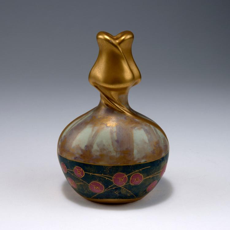 Bild 1 zu Objekt, 'Girl' vase, c1902, Amphora-Werke Riessner, Stellmacher & Kessel, Turn-Teplitz, 120 577