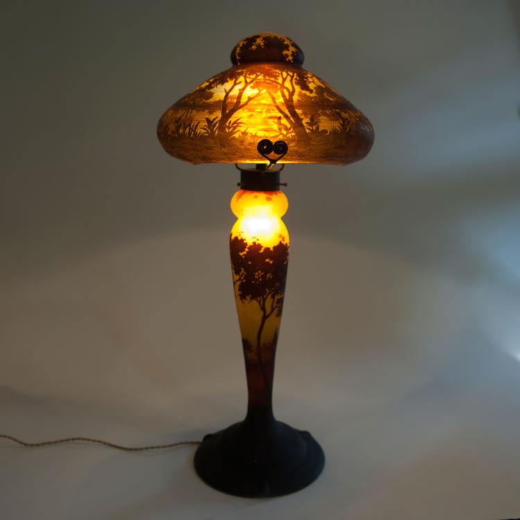 Bild 1 zu Objekt, Tall 'paysage lacustre' table light, c1910, Daum Fr&egrave;res, Nancy, 120 79