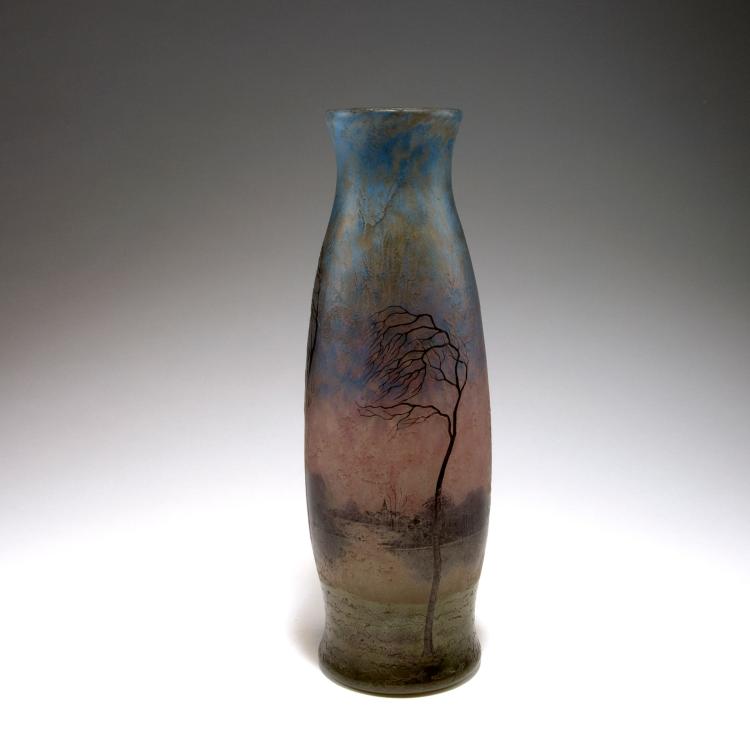 Bild 1 zu Objekt, 'Branches tortur&eacute;es' vase, c1920, Muller Fr&egrave;res, Lun&eacute;ville, 120 307