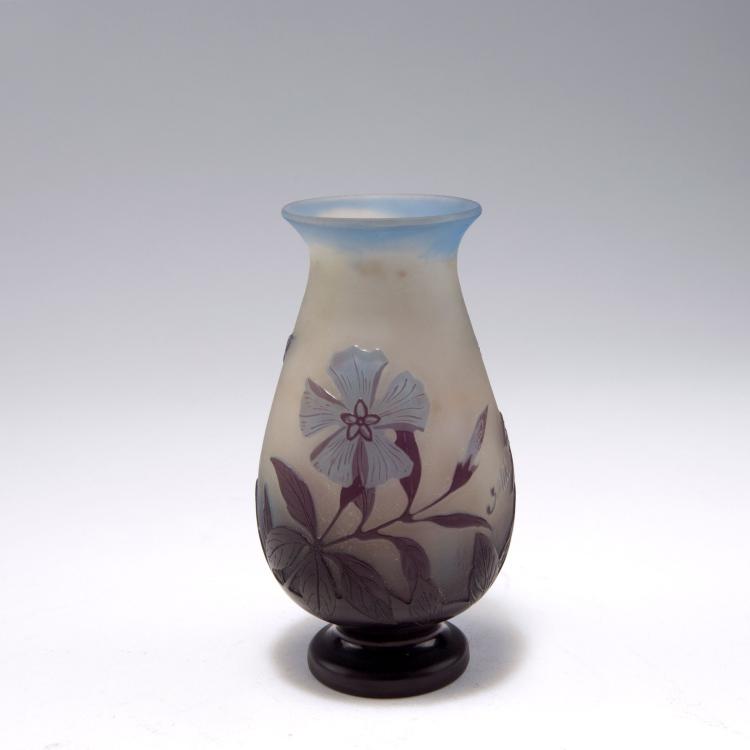 Bild 1 zu Objekt, 'Pervenche' vase, 1906-14, Gall&eacute;, Emile, Nancy, 120 234