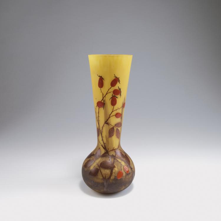 Hauptbild zu Objekt, 'Eglantines' vase, c1920, Daum Fr&egrave;res, Nancy, 120 105