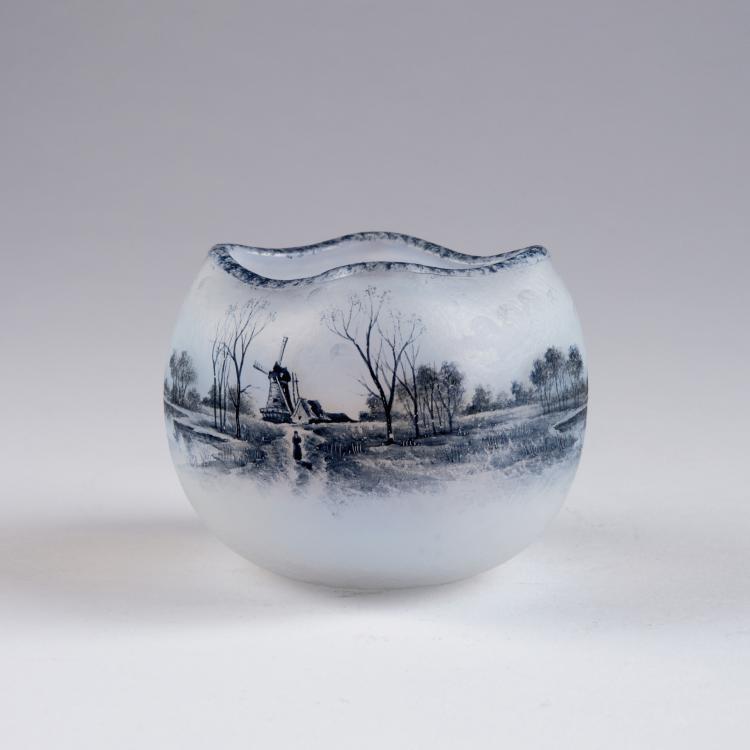 Hauptbild zu Objekt, 'Delft' vase, 1899, Daum Fr&egrave;res, Nancy, 120 26