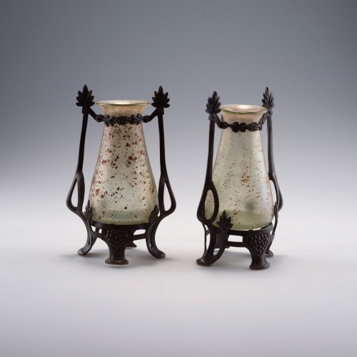 Paar Vasen 'Cephalonia m. Patinadekor' mit Bronzemontierung, 1904