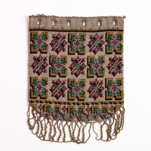 Stahlperlen-Beutel mit geometrischem Muster, um 1920