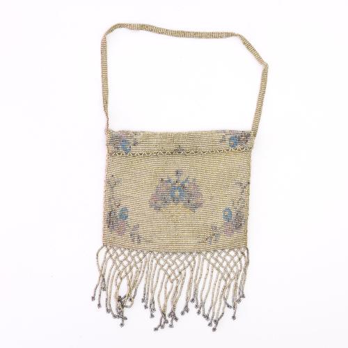 Stahlperlen-Überschlagtasche mit Schmetterlingen, um 1910