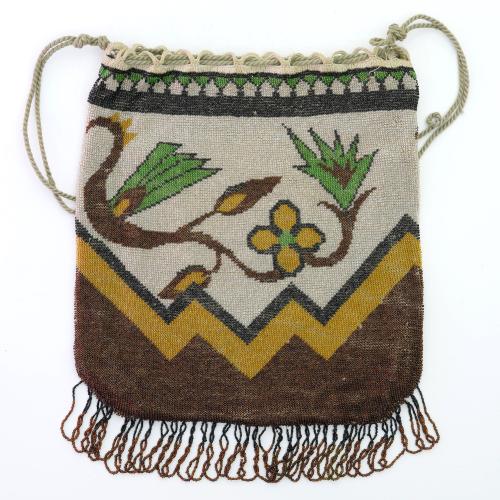 Perlbeutel mit Zweig, um 1920