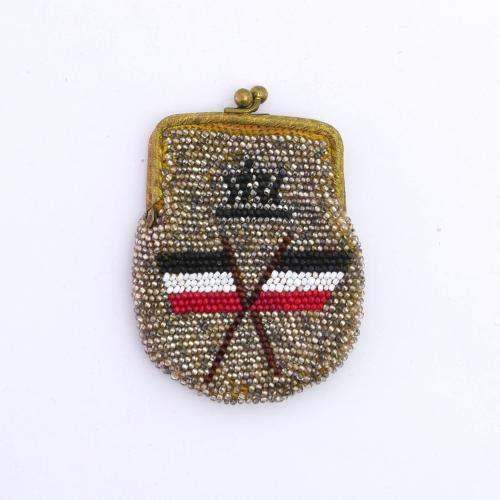 Bügelbörse mit Kaiserreichsflaggen und Krone, um 1900
