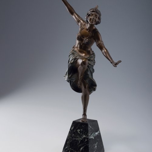 Tänzerin mit Federdiadem, 1920er Jahre
