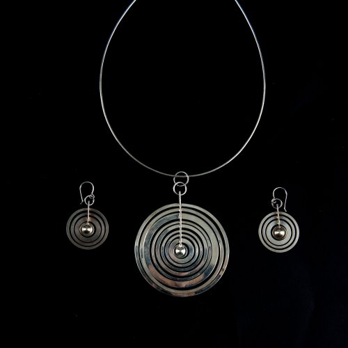Anhänger mit Kette und Paar Ohrringe 'Hopeakuu', 1970