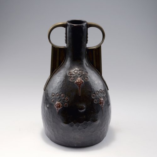 Henkelvase, um 1905