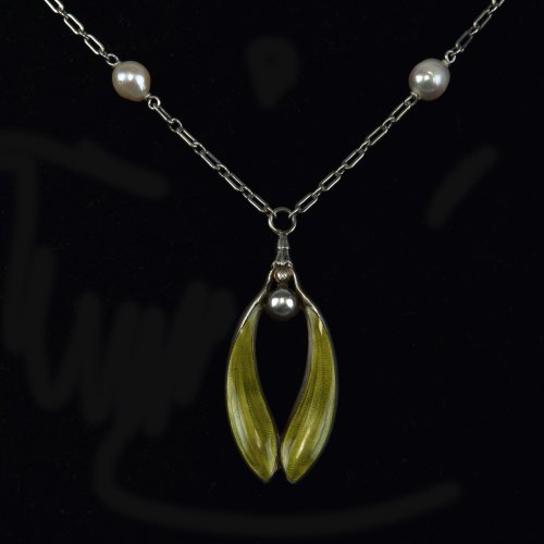 Anhänger 'Mistel' mit Kette, um 1905