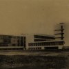 Postkarte mit dem Motiv 'Bauhaus-Dessau' nach einer Architekturfotografie von Arthur Köster, um 1926 
