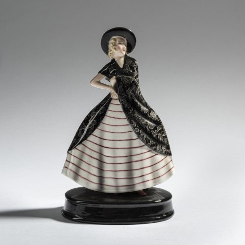 'Stehende Dame mit Hut, langem Kleid und Spitzenumhang', um 1935