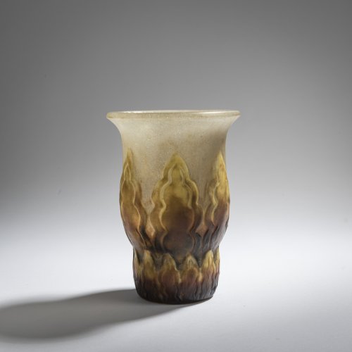 Vase 'Aux feuilles pointues', 1927