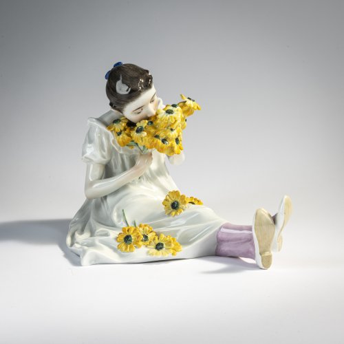 'Sitzendes Mädchen, an einem Blumenstrauß riechend', 1905