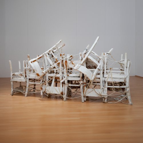 Objekt '13 Stühle' aus dem Happening 'Stuhlverweißung', 1978