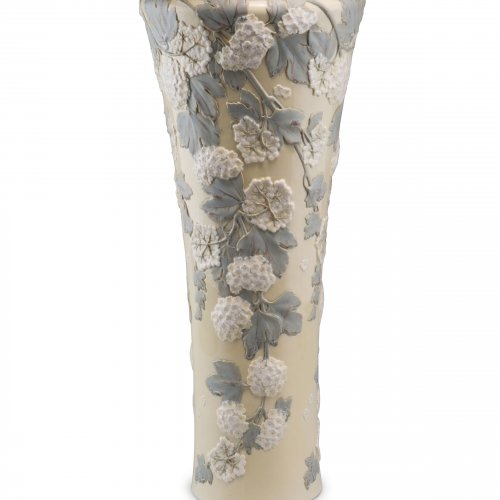 'Vase de Marly' mit Schneeballen, Modell für die Pariser Welausstellung 1900