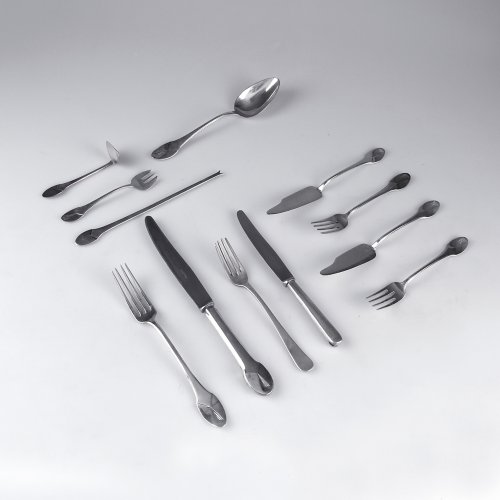 18 '3000' pieces of cutlery