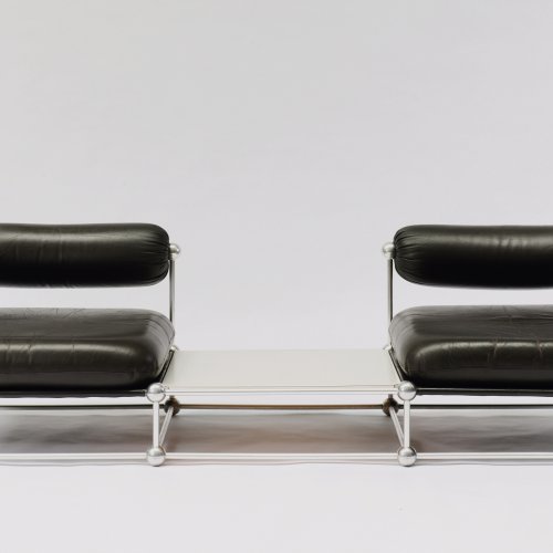 'S420 C' couch with table and two 'S420 H' easy chairs