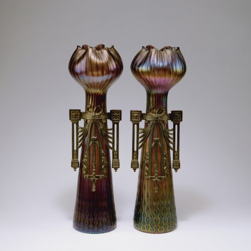 Zwei Vasen mit Metallmontierung, um 1905