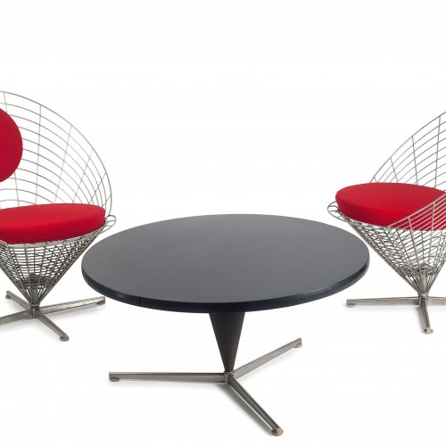 Zwei Stühle 'Wire Cone', ein Tisch 'wire cone', 1958