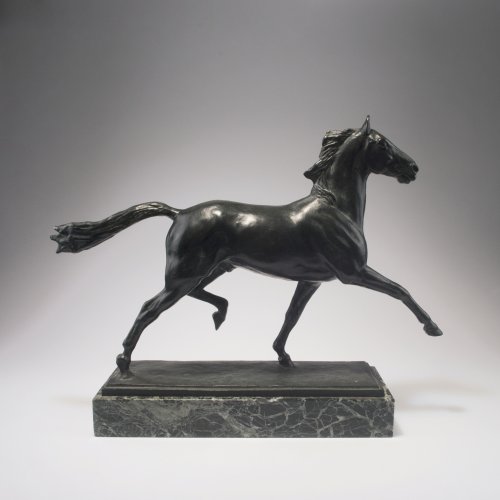 Trabendes Pferd, um 1908