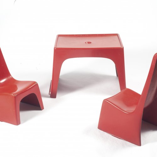 Zwei Kinderstühle, ein Kindertisch, 1966