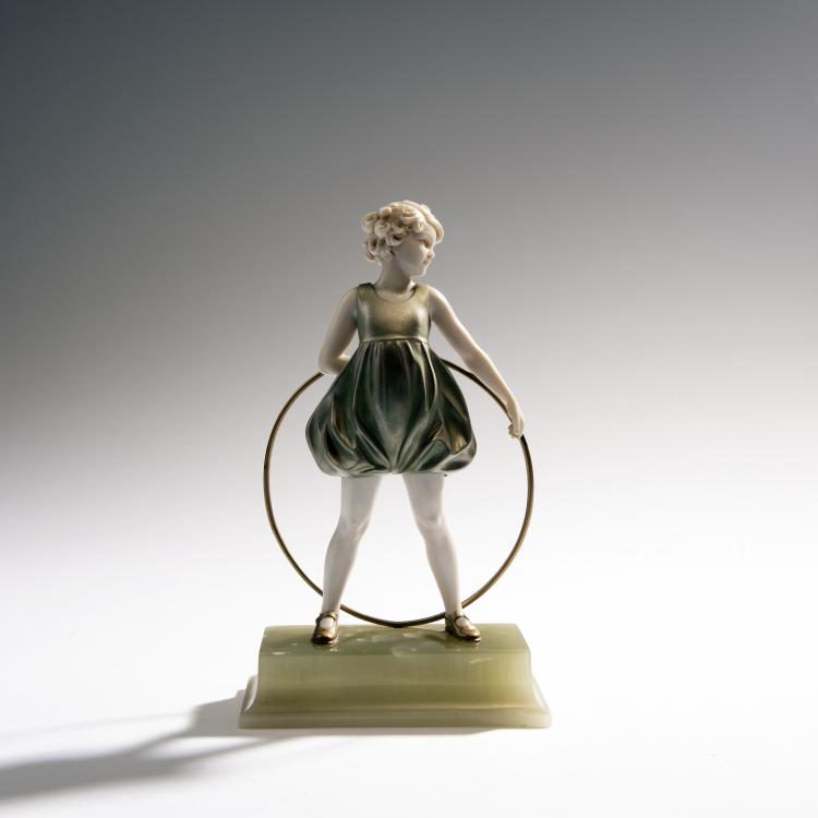 Bild 1 zu Objekt, 'Hoop Girl', c. 1930 , 144B 353