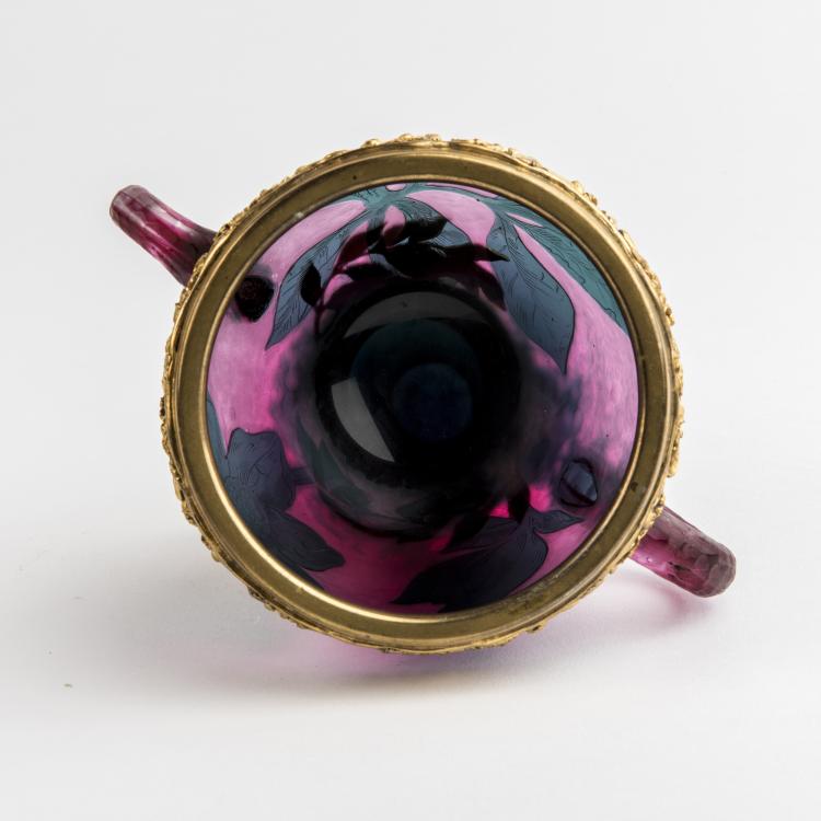 Bild 3 zu Objekt, Martel&eacute;-Henkelvase 'Hell&eacute;bores' mit vergoldeter Montierung, um 1898, Daum Fr&egrave;res, Nancy, 147B 98