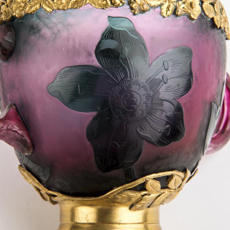 Bild 5 zu Objekt, Martel&eacute;-Henkelvase 'Hell&eacute;bores' mit vergoldeter Montierung, um 1898, Daum Fr&egrave;res, Nancy, 147B 98