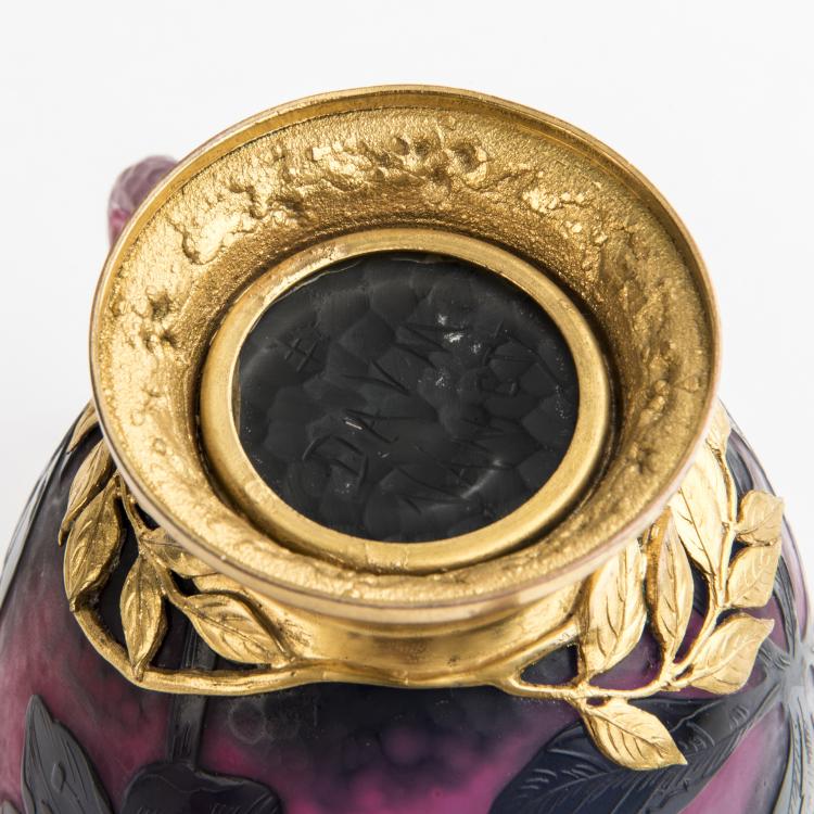 Bild 6 zu Objekt, Martel&eacute;-Henkelvase 'Hell&eacute;bores' mit vergoldeter Montierung, um 1898, Daum Fr&egrave;res, Nancy, 147B 98