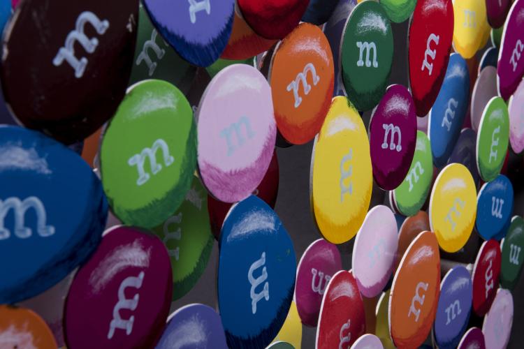 Bild 5 zu Objekt, 'Melts in Your Mouth', 2015, 145C 543