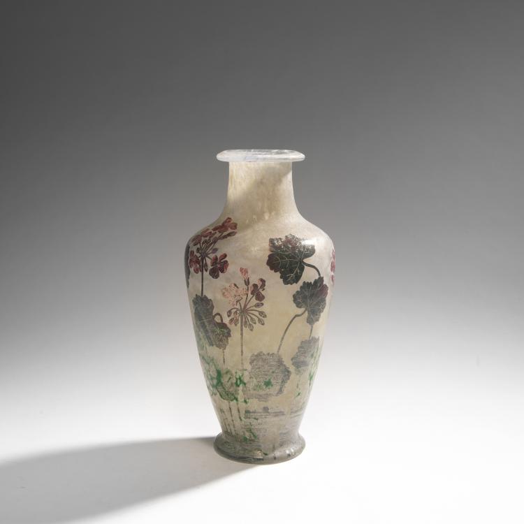 Bild 1 zu Objekt, 'G&eacute;raniums' vase, 1902, Daum Fr&egrave;res, Nancy, 144B 93