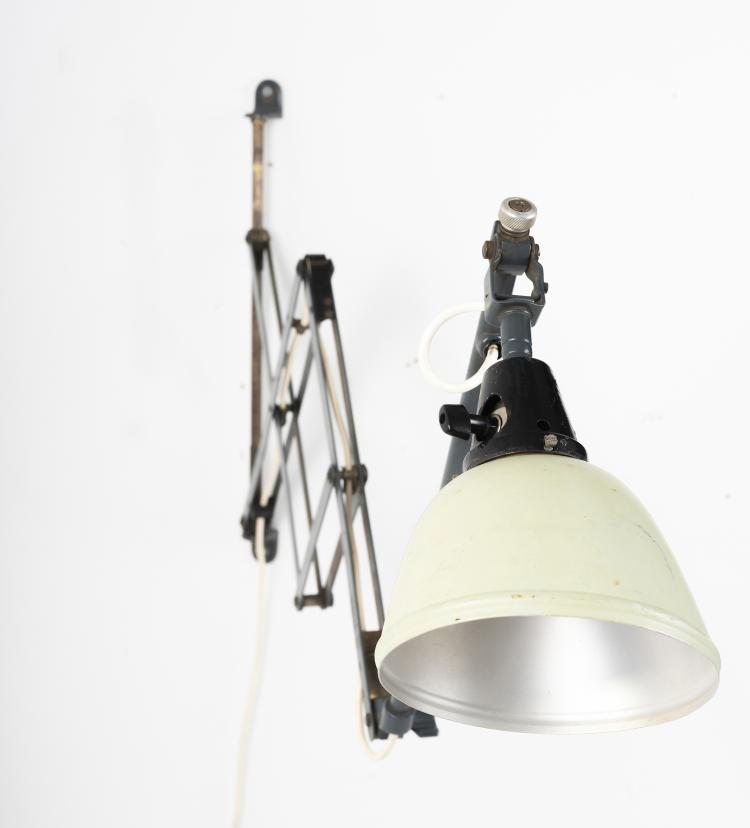 Bild 2 zu Objekt, 'Midgard' scissor light, 1926, Industriewerke Auma; R&ouml;nneberger & Fischer; Midgard, 146C 405