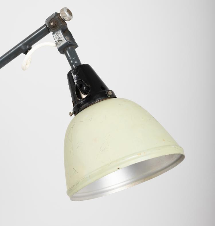 Bild 6 zu Objekt, 'Midgard' scissor light, 1926, Industriewerke Auma; R&ouml;nneberger & Fischer; Midgard, 146C 405