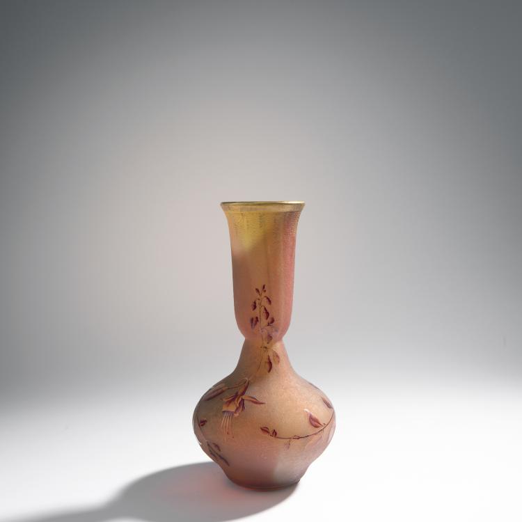 Bild 1 zu Objekt, 'Fuchsias' vase, c. 1898-1900, Daum Fr&egrave;res, Nancy, 144B 78