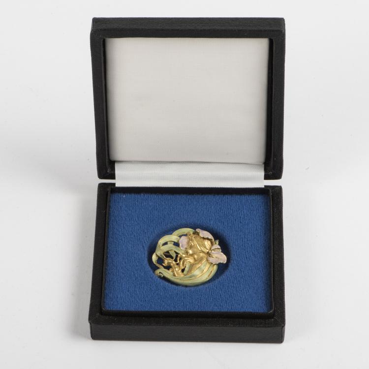 Hauptbild zu Objekt, Brooch with girl profile, c. 1900, Frankreich, 144B 459