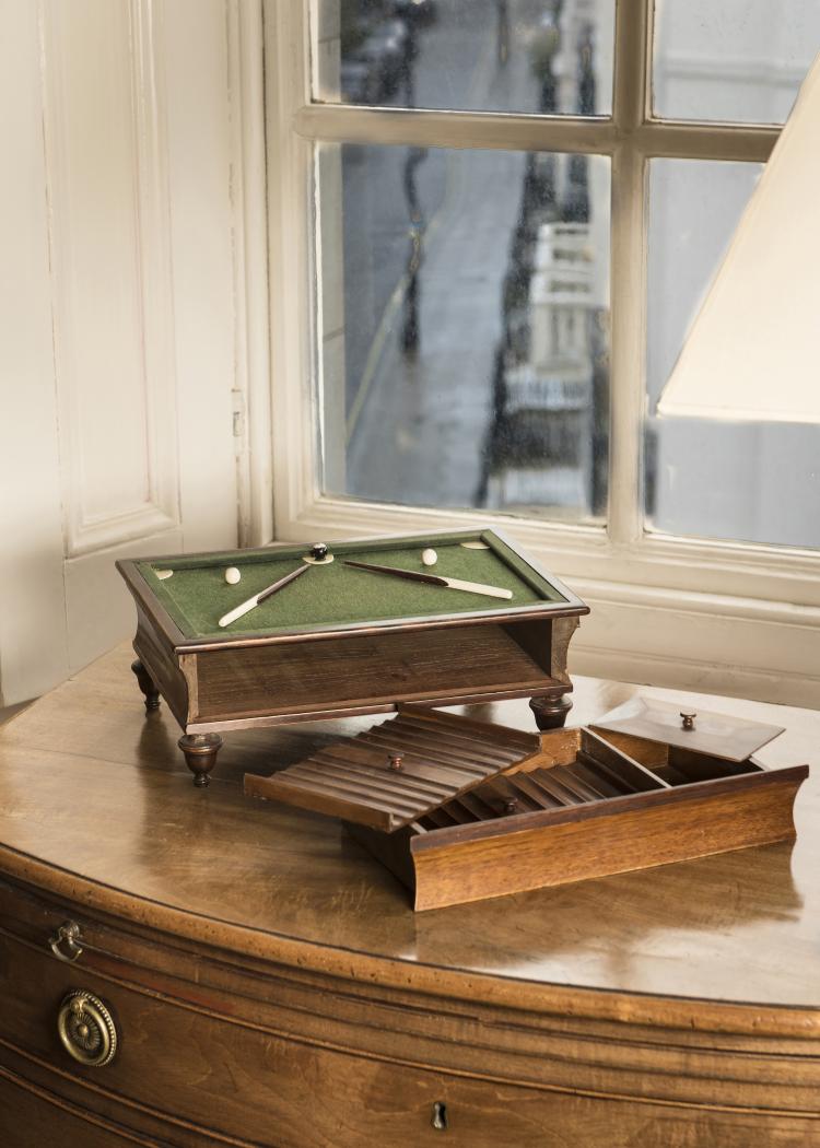 Hauptbild zu Objekt, Humidor als Karambolagetisch, 1920er Jahre, England, 144C 87