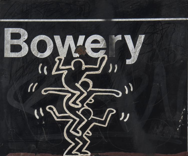 Hauptbild zu Objekt, Ohne Titel (Three Stacked Figures) auf New Yorker U-Bahn-Schild der Station 'Bowery' in Lower Mahattan, 1980er Jahre, Keith Haring, 145C 529