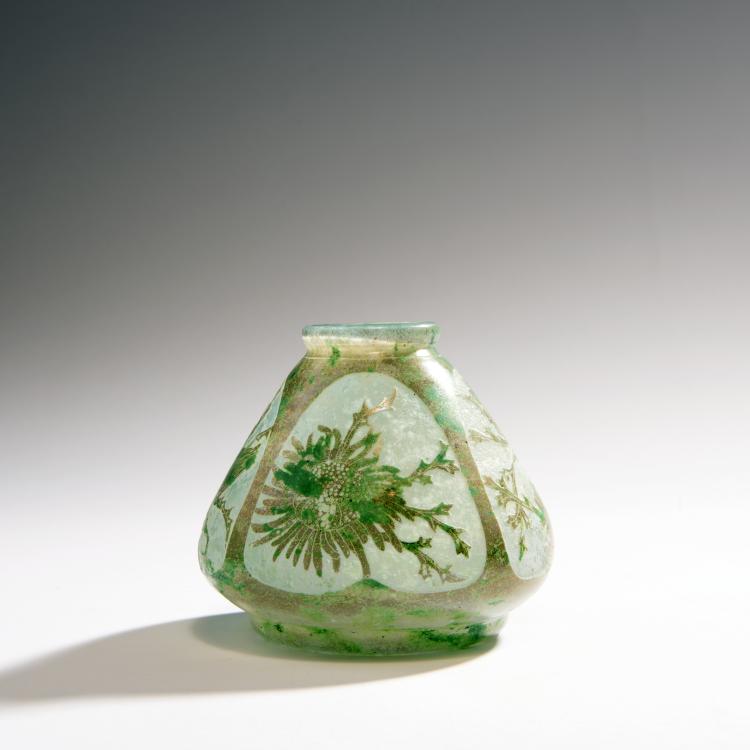 Hauptbild zu Objekt, 'Chardons, P&acirc;te grise' vase, 1902, Daum Fr&egrave;res, Nancy, 144B 94