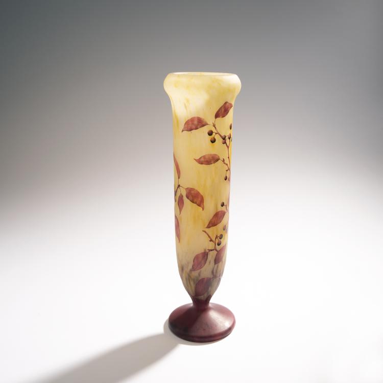 Bild 1 zu Objekt, 'Morelles douces-am&egrave;res' vase, c. 1910, Daum Fr&egrave;res, Nancy, 144B 109