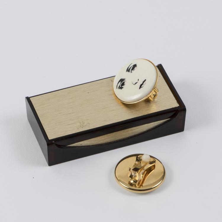 Bild 2 zu Objekt, 2 'Tema e Variazioni' ear clips, Fornasetti, Mailand, 145B 351