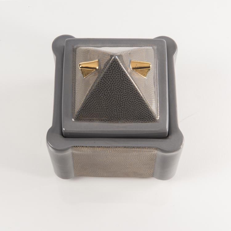 Bild 1 zu Objekt, 'B Nefertiti' sugar box, 1981, Memphis, Mailand, 146A 124