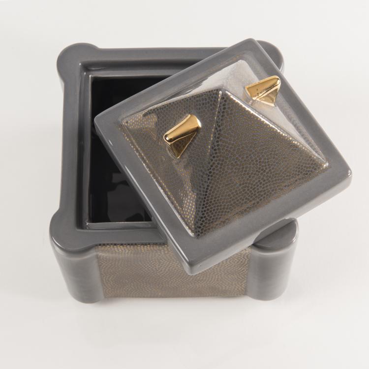 Bild 3 zu Objekt, 'B Nefertiti' sugar box, 1981, Memphis, Mailand, 146A 124