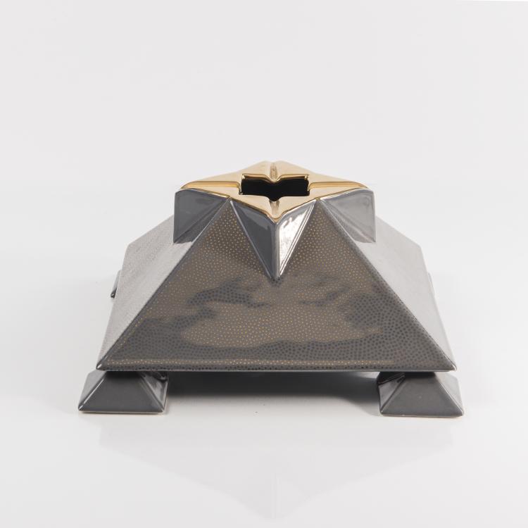 Hauptbild zu Objekt, 'G Api' ashtray, 1981, Memphis, Mailand, 146A 131