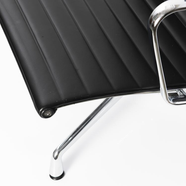 Bild 5 zu Objekt, 'Alu Group' armchair and ottoman, 1958, Charles Eames, Vitra Design, Weil am Rhein, 149B 353