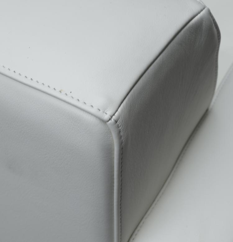 Bild 8 zu Objekt, 2 easy chairs, 2006, Poltrona Frau, Mailand, 146C 682